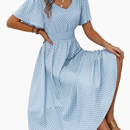 Elegancka sukienka damska w groszki, styl casual na wiosnę/lato