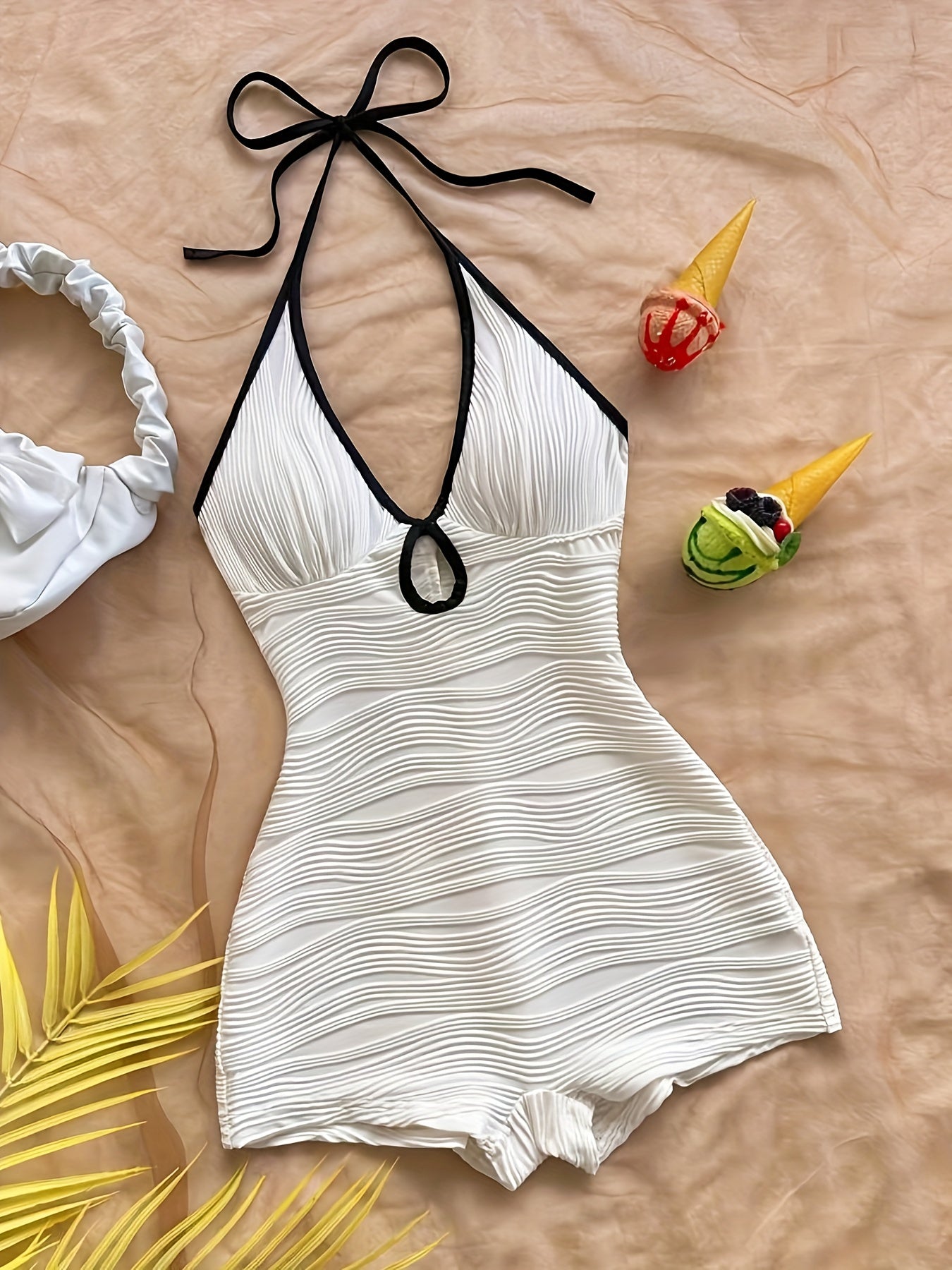 Maillot de Bain Femme Une-Pièce Style Vintage à Décolleté Plongeant et Finition Contrastée