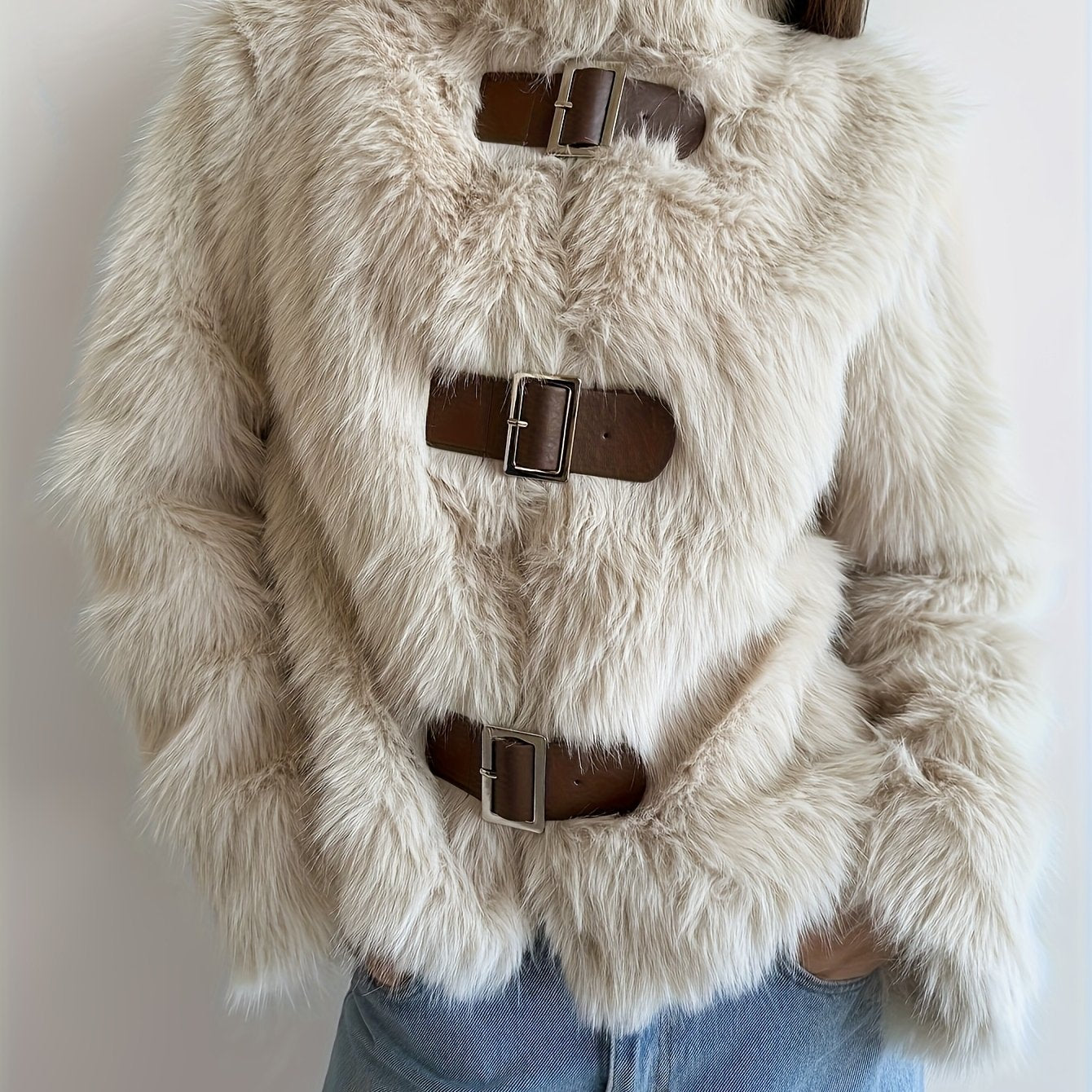 Veste Femme en Fausse Fourrure Beige avec Boucles Décoratives