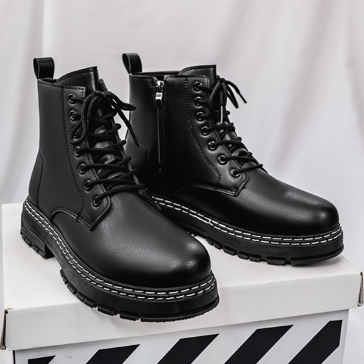 Bottines noires montantes à lacets et semelle épaisse