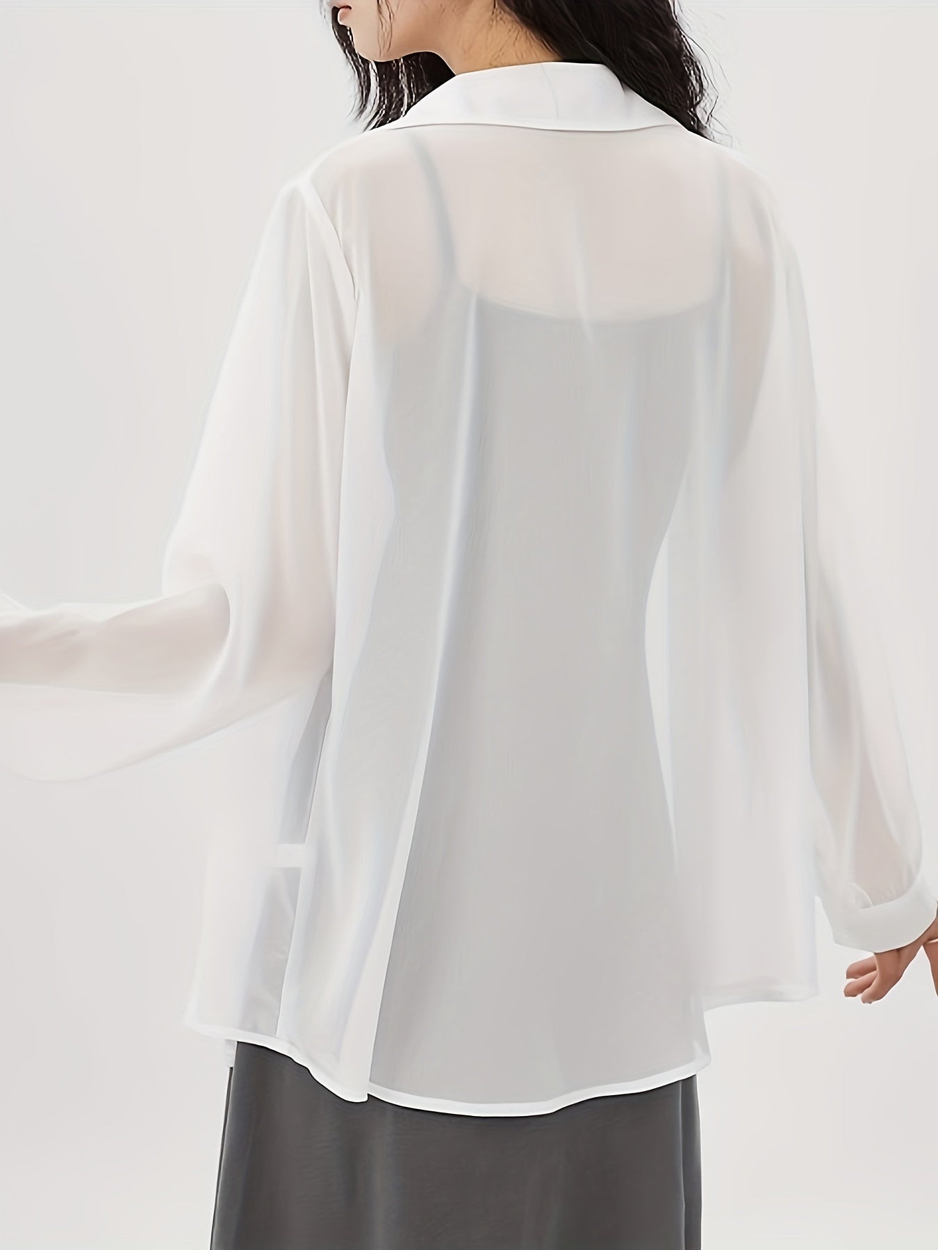 Losvallend damesoverhemd in casual stijl met knopen, ideaal voor een elegante laagjeslook