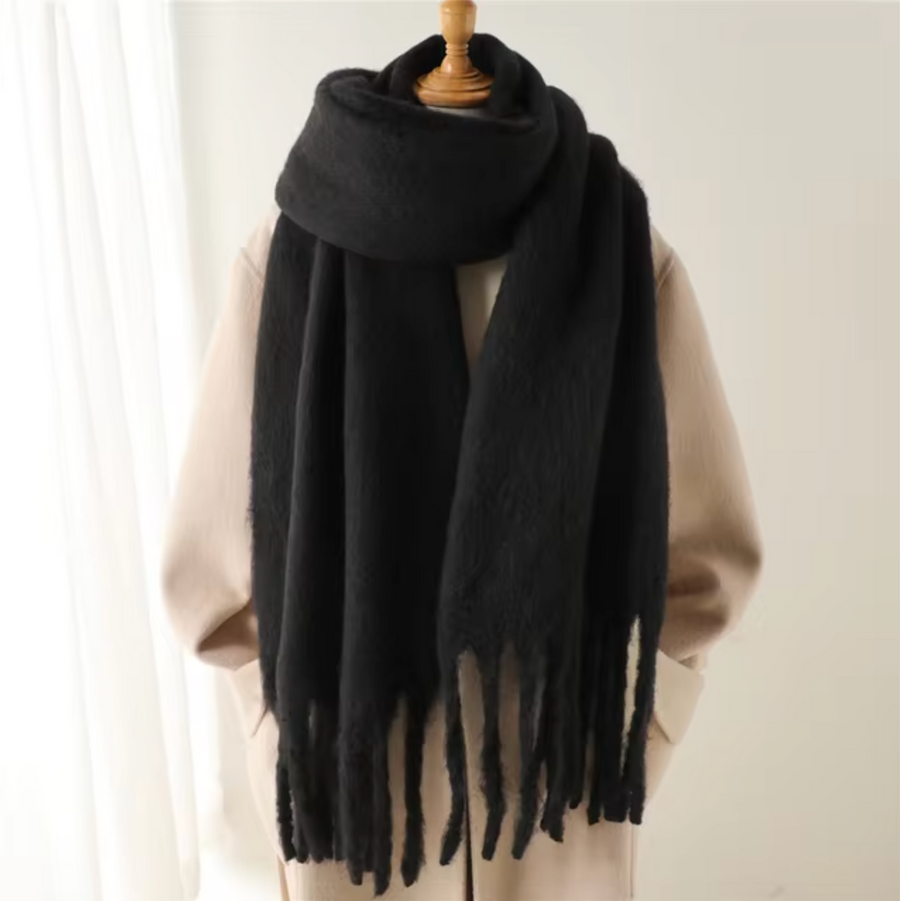 Mjuk och bred scarf med fransar - fuchsia