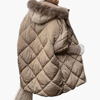 Oversized donsjas met capuchon voor dames, chique en casual stijl, ideaal voor de winter