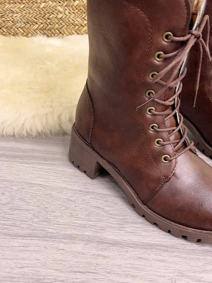 Bottes montantes marron foncé à lacets et semelle crantée pour femme