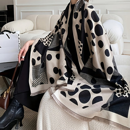 Écharpe Femme à Motifs Géométriques Noirs et Crème avec Franges
