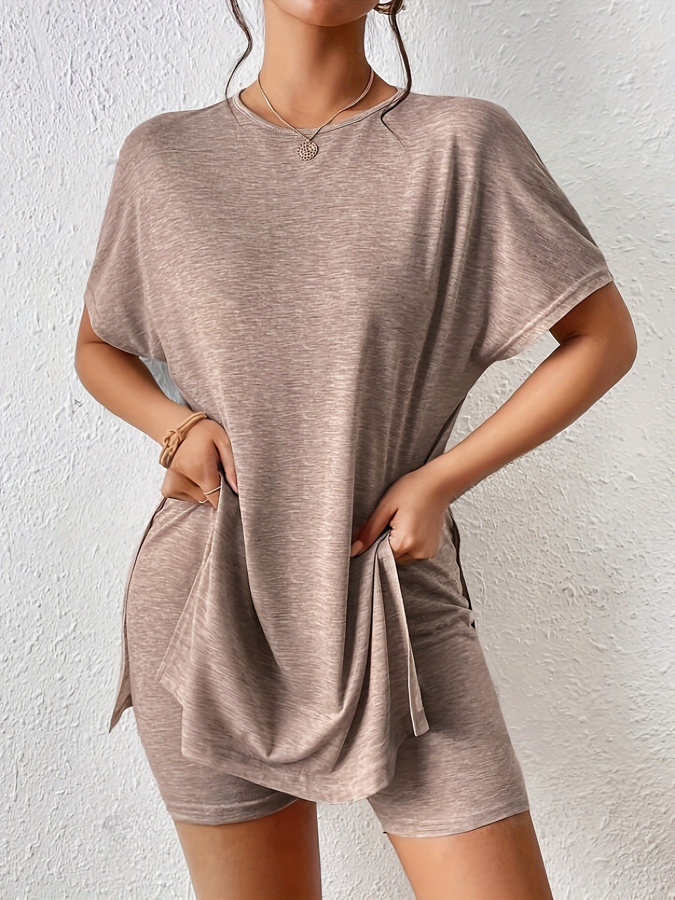 Ensemble décontracté femme short et t-shirt manches courtes style élégant, usage quotidien ou détente