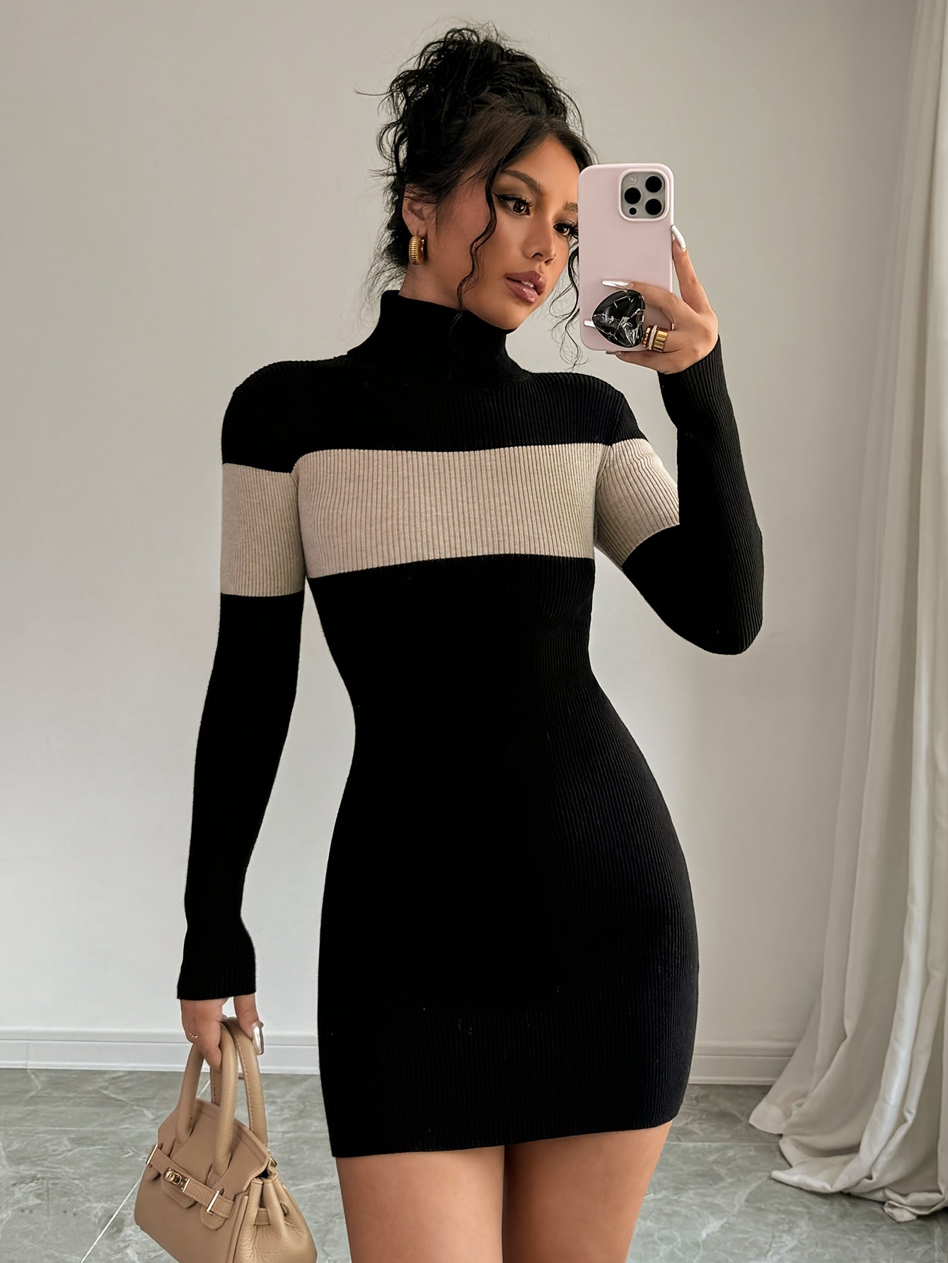 Robe pull moulante côtelée à col roulé femme bicolore noir et écru