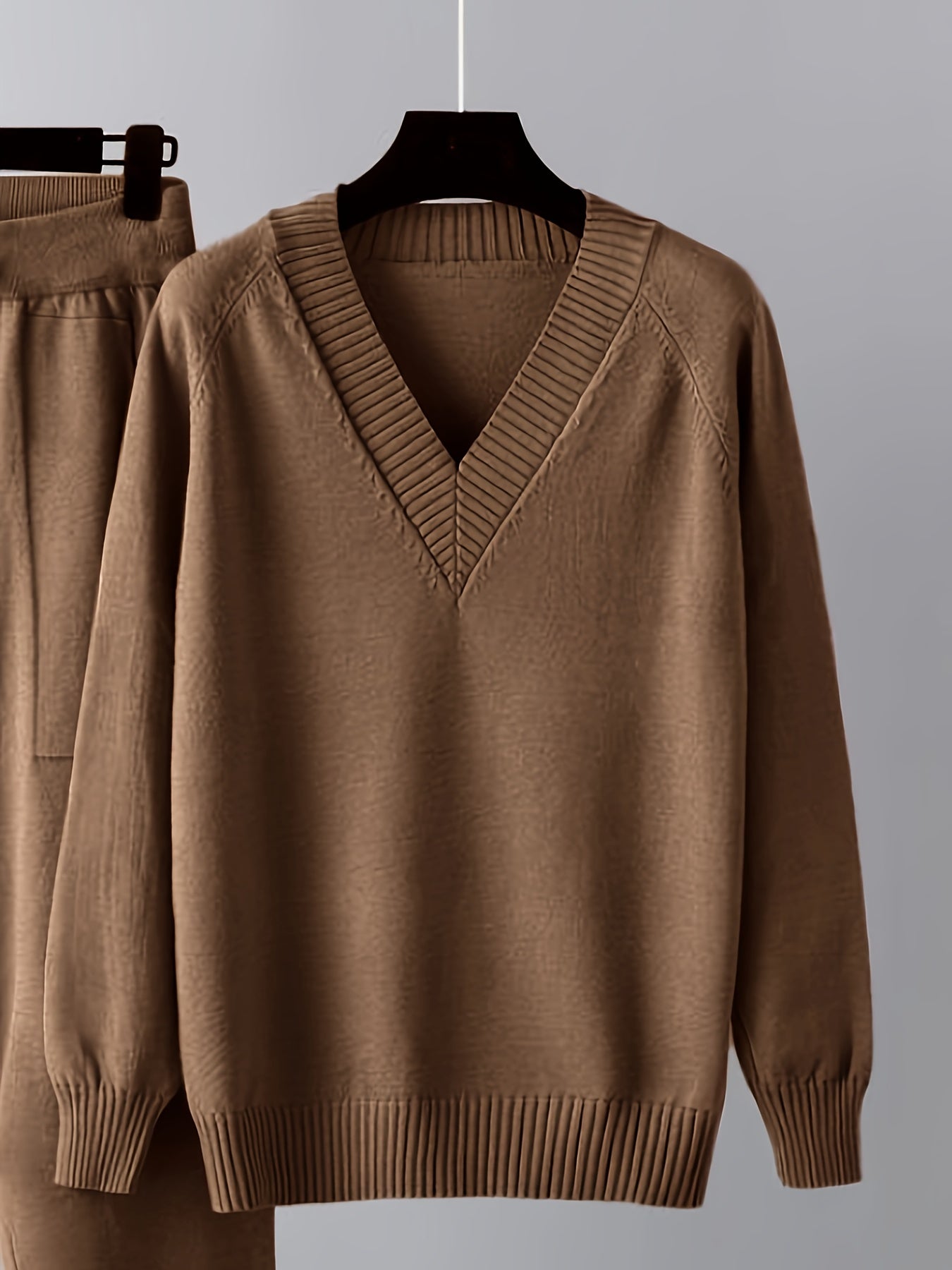 Ensemble pull col V et pantalon jogger, tricot doux, beige clair