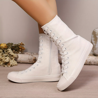 Bottes montantes type basket blanches à lacets et fermeture éclair latérale