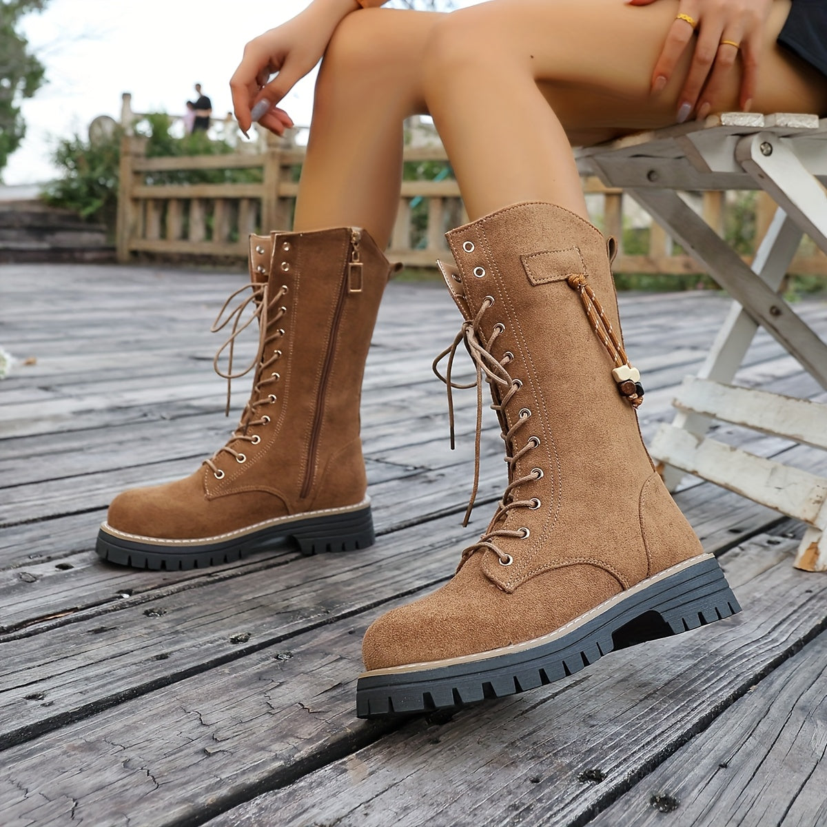 Bottes hautes camel lacées avec fermeture éclair latérale et semelle crantée pour femme
