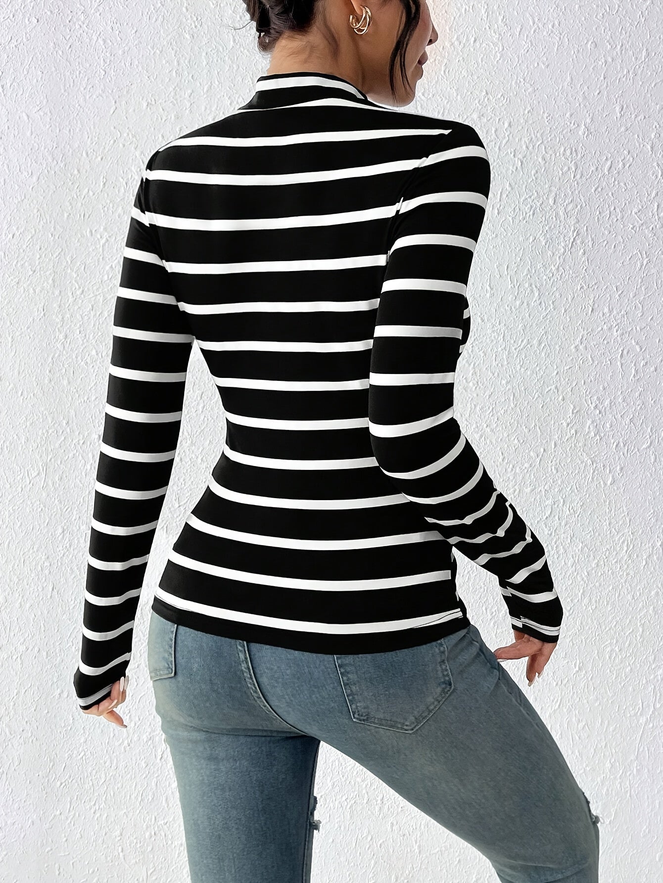Haut moulant femme col montant rayé noir et blanc à manches longues