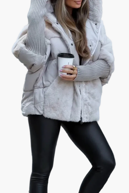 Damen-Winterjacke im urban-chicen Steppstil mit Kapuze, ideal für kalte Tage