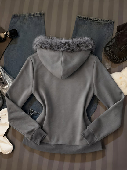 Veste à capuche grise pour femme avec bordure en fausse fourrure et motif brodé