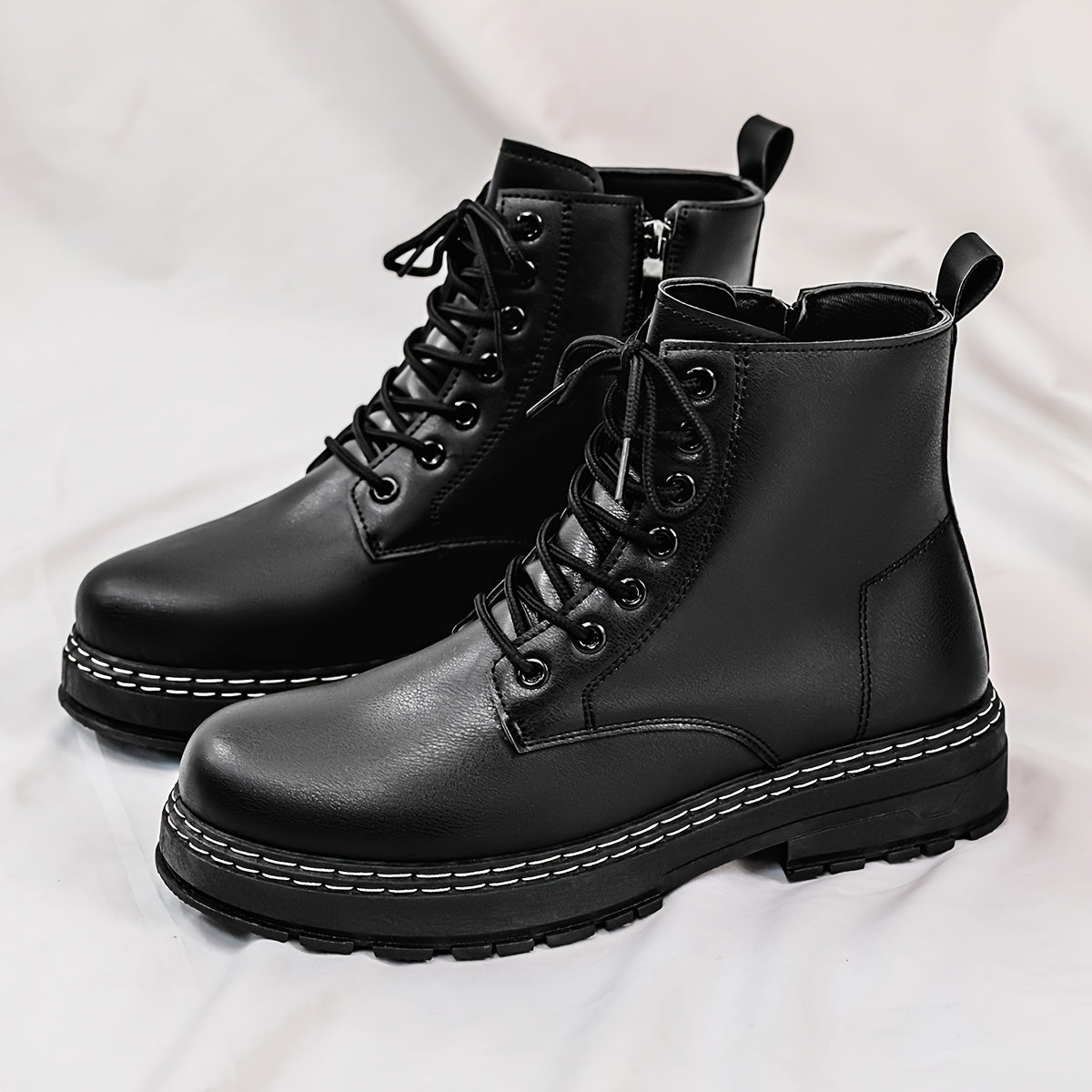 Bottines noires montantes à lacets et semelle épaisse
