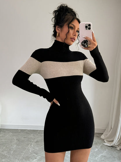 Robe pull moulante côtelée à col roulé femme bicolore noir et écru