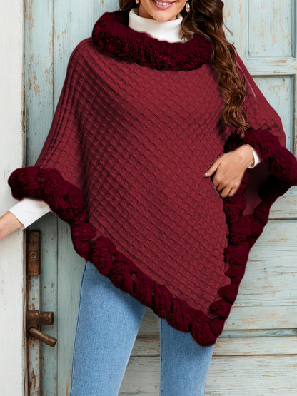 Poncho Femme Tricoté Motif Losanges Gris avec Bordure en Fausse Fourrure