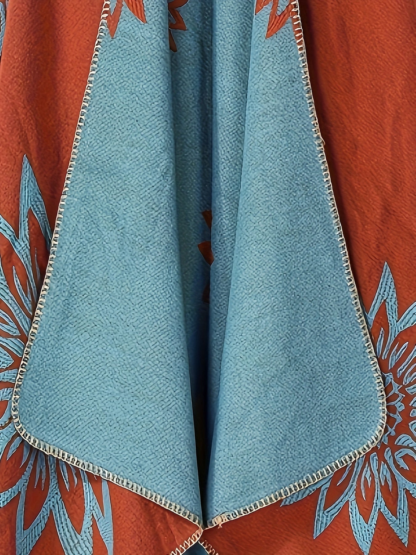Poncho Réversible Femme Noir Motifs Floraux Blancs et Gris