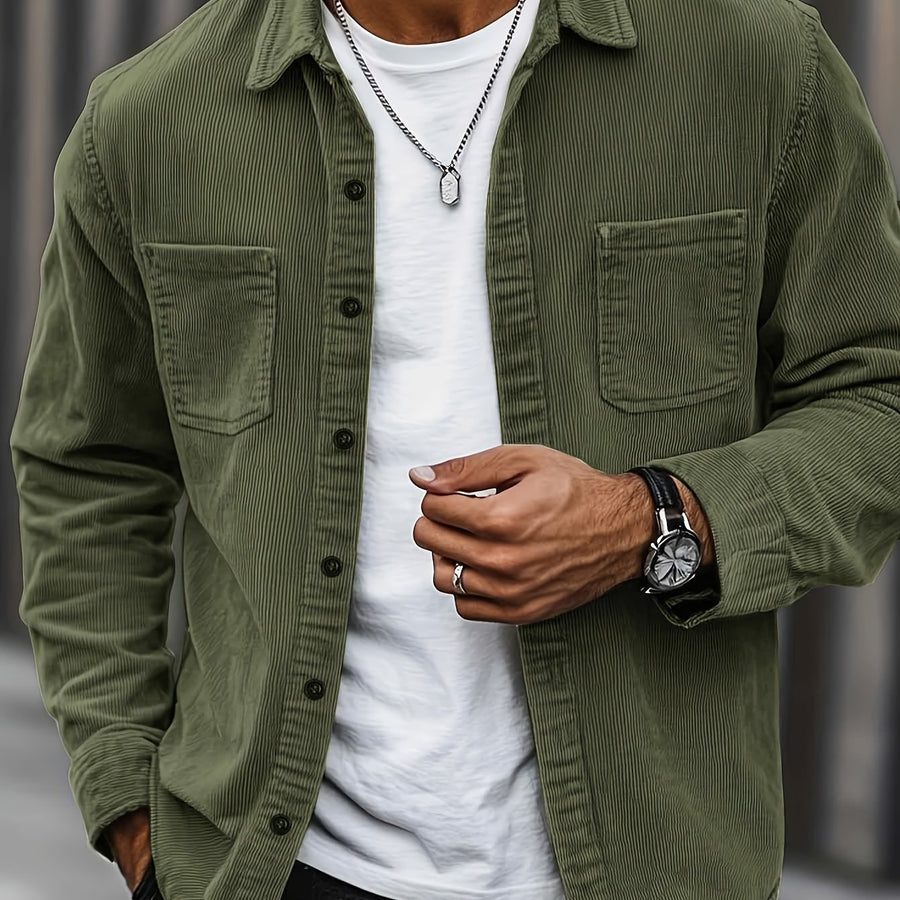 Herrenhemd im Overshirt-Stil aus geripptem Stoff mit Knöpfen und Brusttaschen