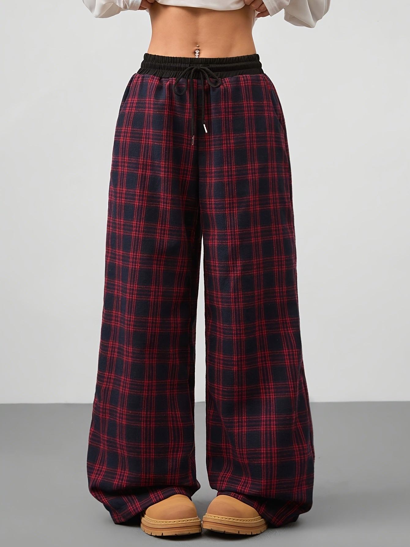 Pantalon large à carreaux style décontracté pour femme, idéal pour la détente ou le week-end