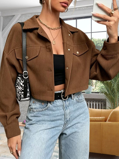 Veste courte côtelée femme, col chemise, boutonnée, poches à rabat, manches longues