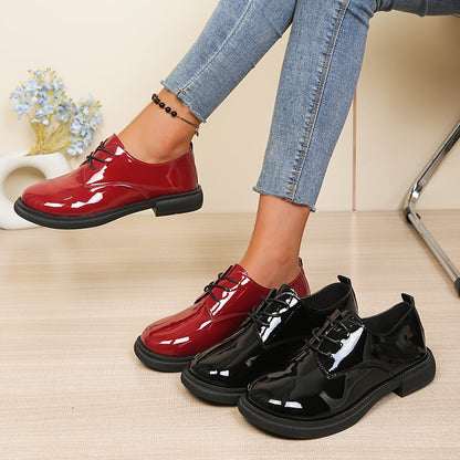 Chaussures Richelieu Plates Laquées Femme à Lacets et Semelle Crantée