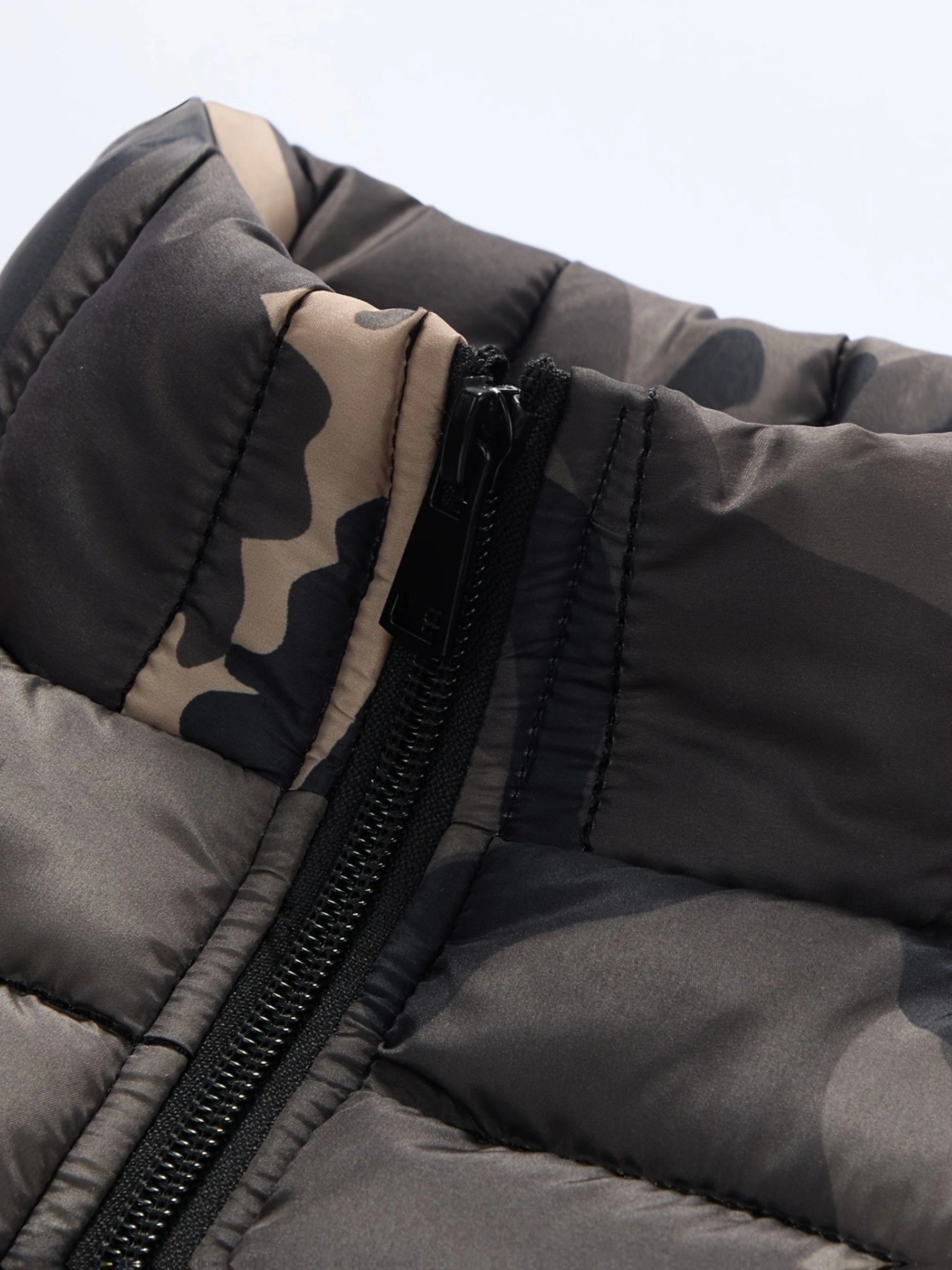 Doudoune sans manches homme matelassée motif camouflage vert militaire