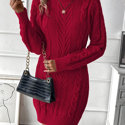 Robe pull côtelée à col roulé et motifs torsadés pour femme