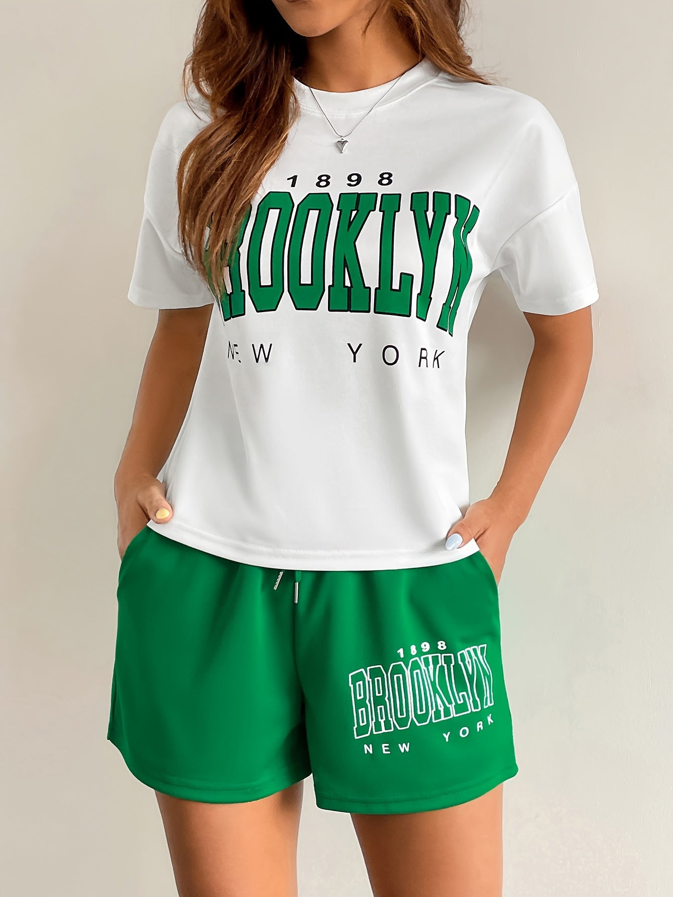 Conjunto casual para mujer estilo universitario con camiseta y pantalones cortos estampados Brooklyn Nueva York