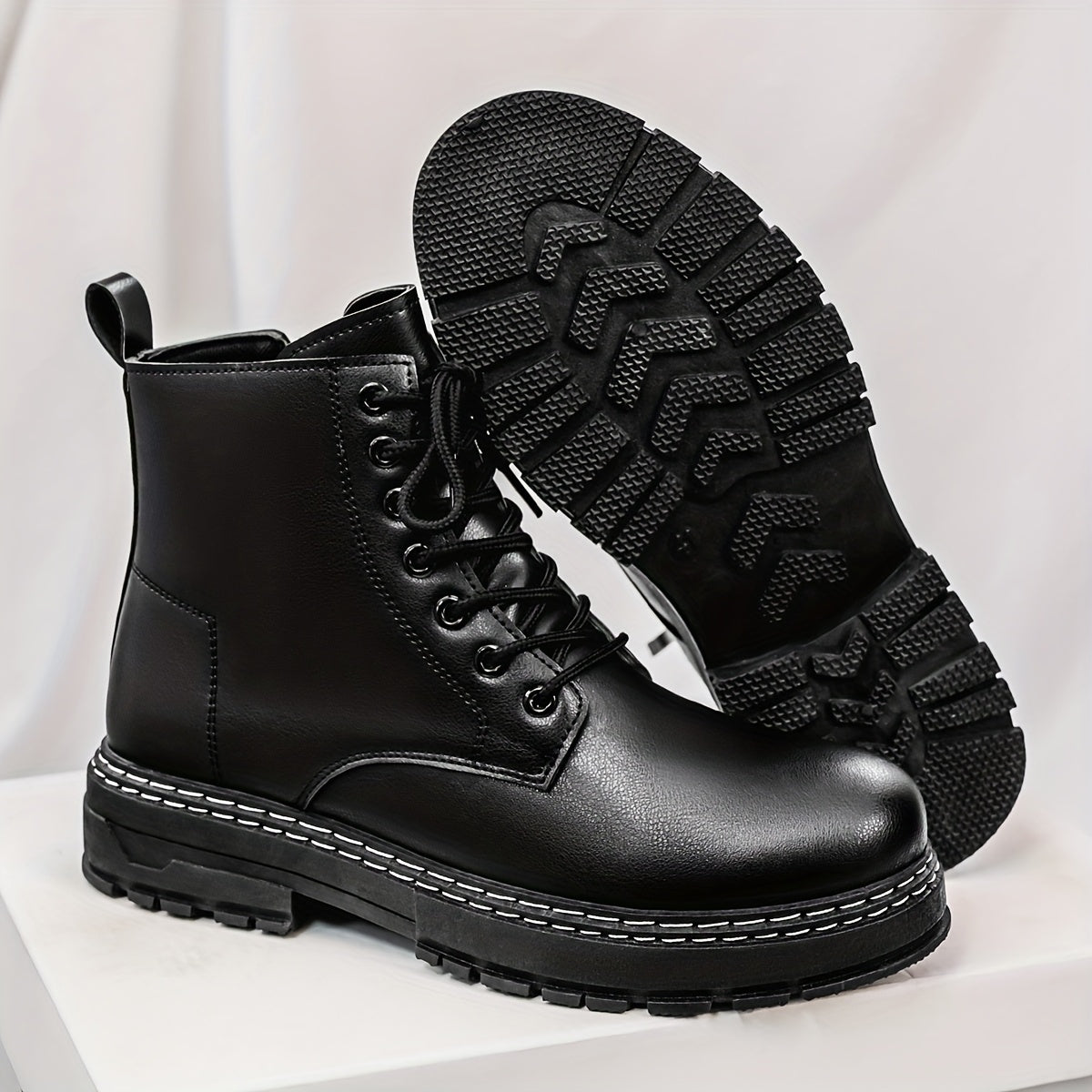 Bottines noires montantes à lacets et semelle épaisse