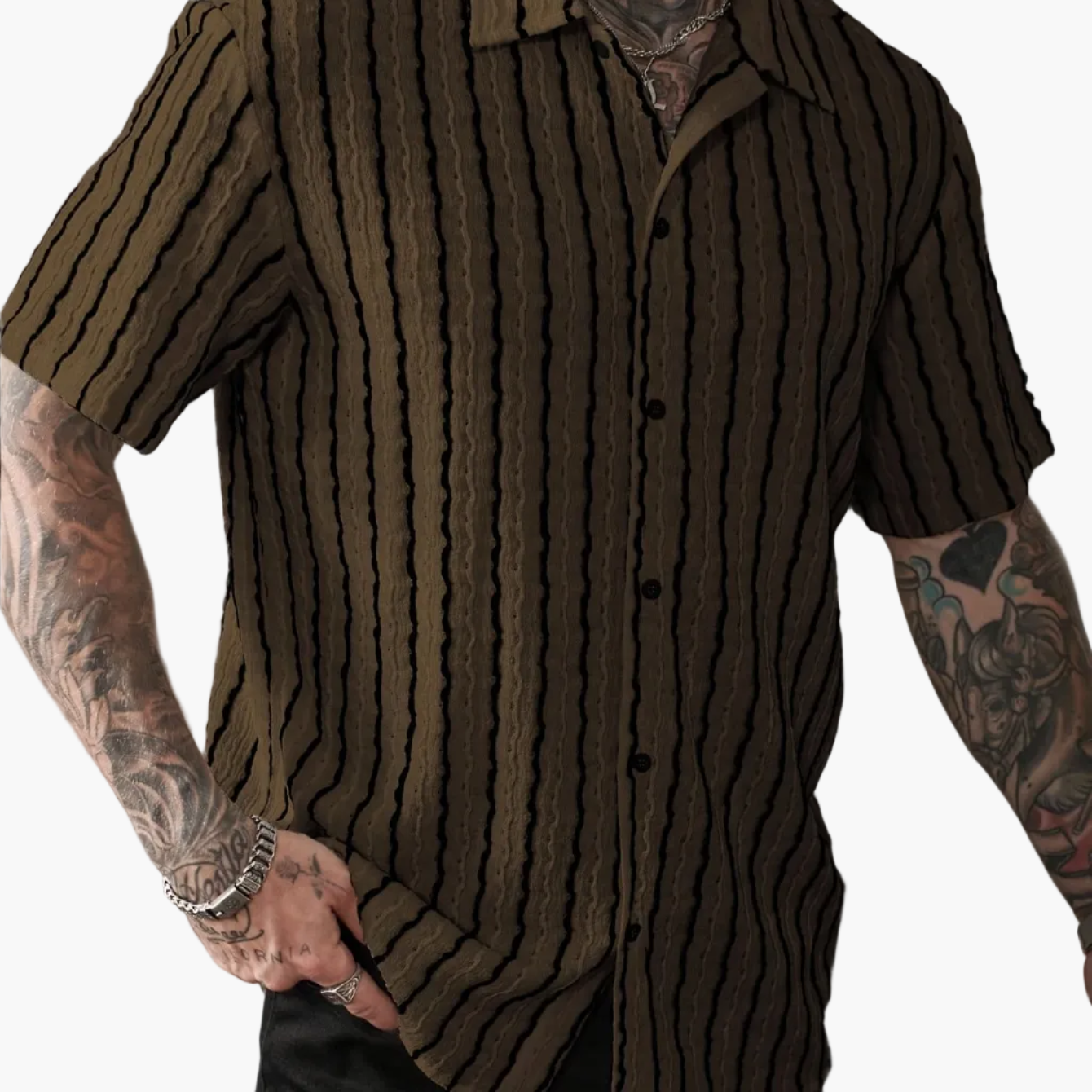 Chemise décontractée à rayures ondulées pour homme – Style estival tendance, idéale pour les sorties et les week-ends