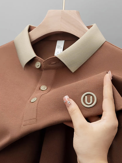 Polo casual para hombre con cuello contrastante y logo bordado – estilo moderno y versátil