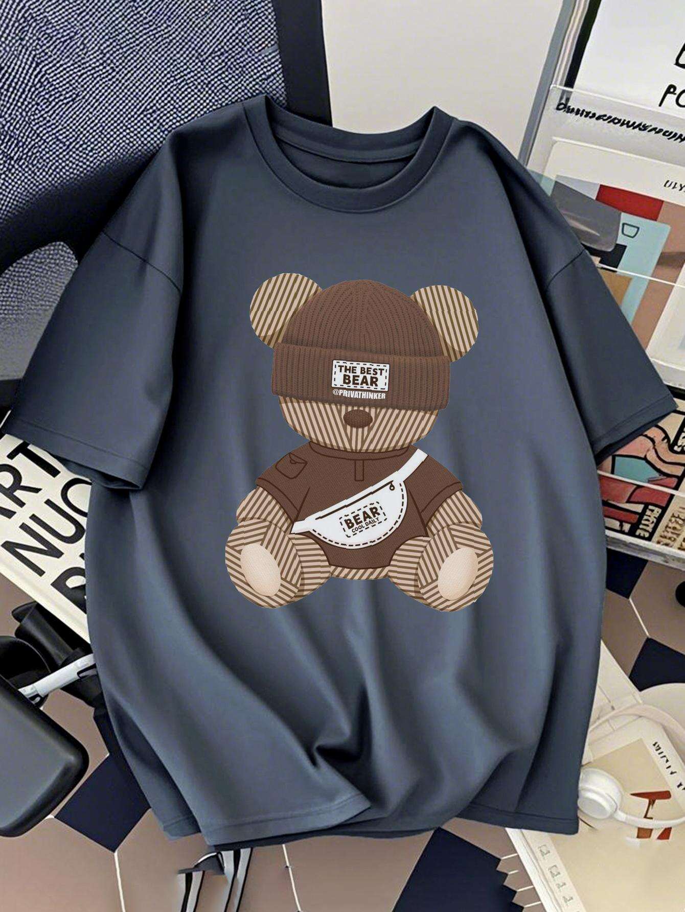 Legeres Herren-T-Shirt mit trendigem Streetwear-Motiv eines urbanen Bären
