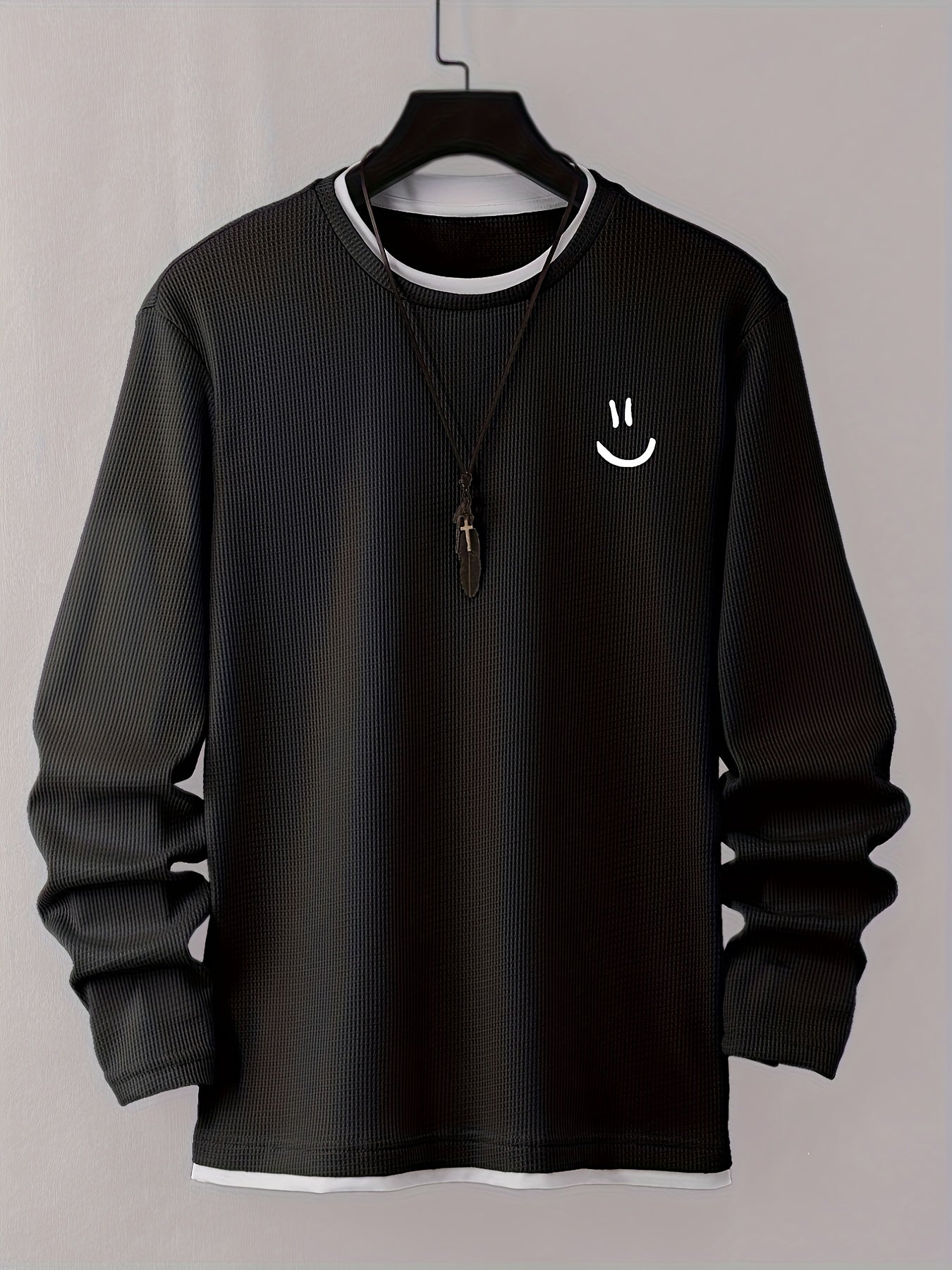 Pull homme texturé gaufré manches longues imprimé smiley col rond