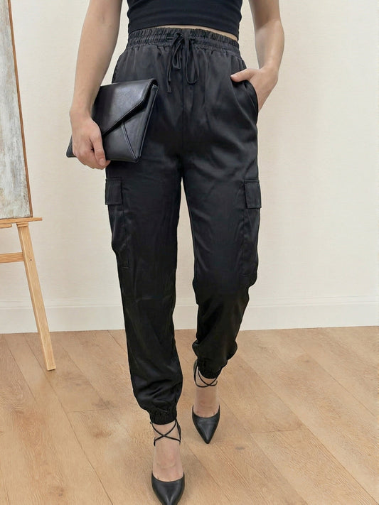 Pantalon cargo style jogger femme coupe décontractée pour look urbain chic