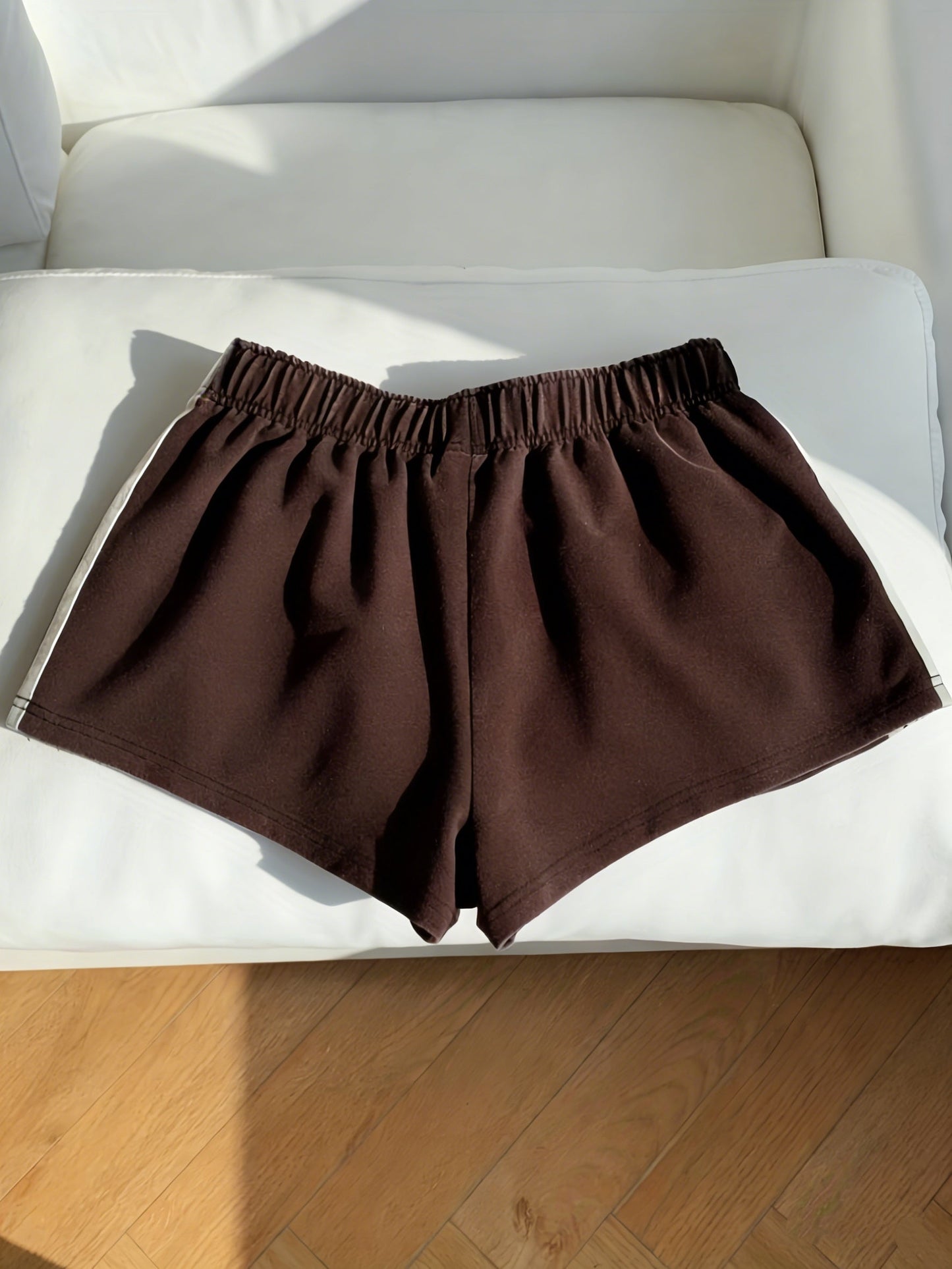 Shorts de sport femme à bandes latérales style décontracté pour running et loisirs