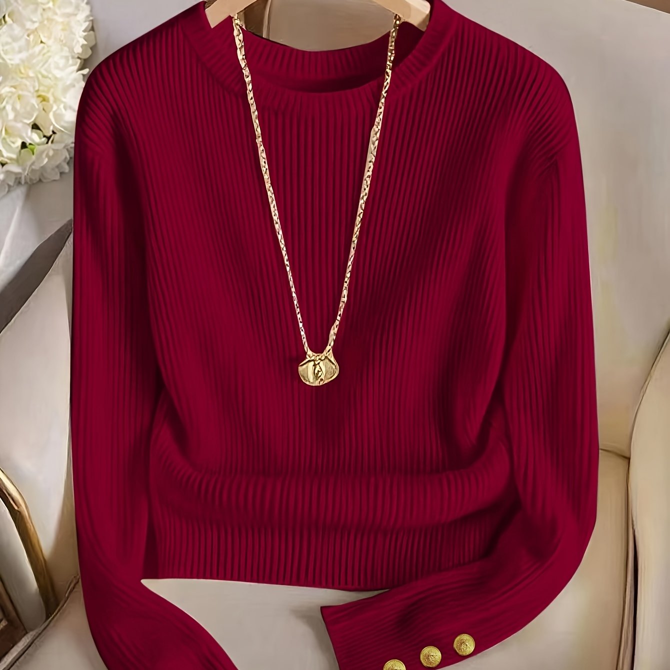 Pull femme marron côtelé col rond manches longues à boutons dorés