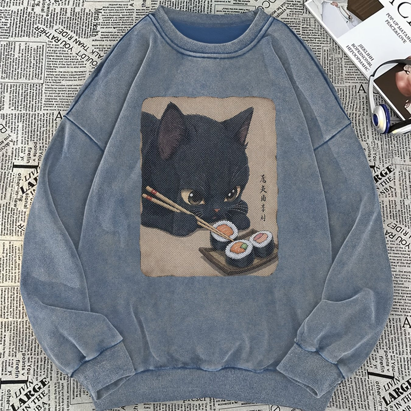 Sweatshirt unisexe gris charbon délavé avec motif chat mangeant des sushis