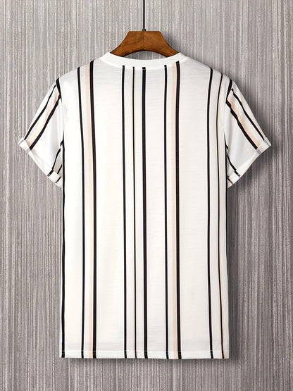 Kurzärmliges Herren-T-Shirt im modernen Stil mit vertikalen Streifen für einen trendigen urbanen Look