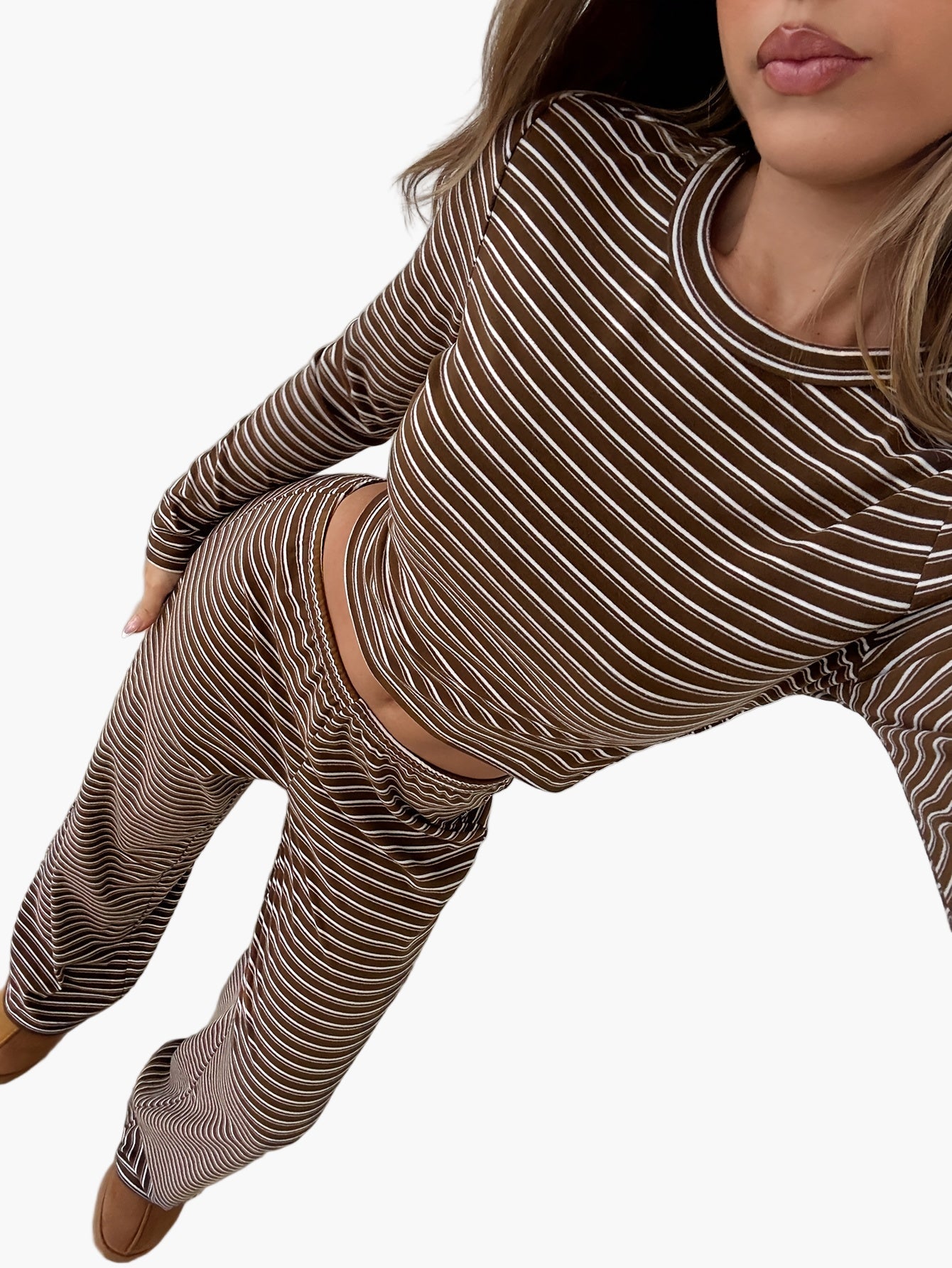 Conjunto casual de mujer a rayas, mangas largas, ideal para el descanso o el día a día