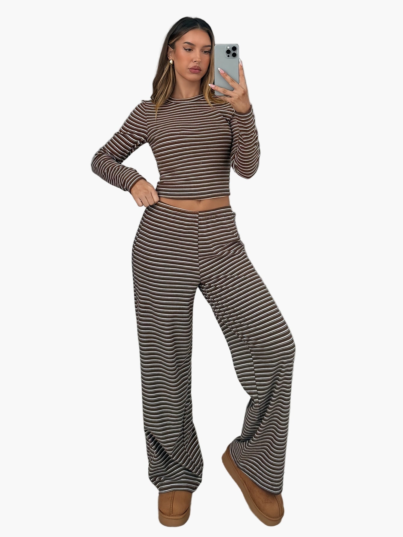 Conjunto casual de mujer a rayas, mangas largas, ideal para el descanso o el día a día