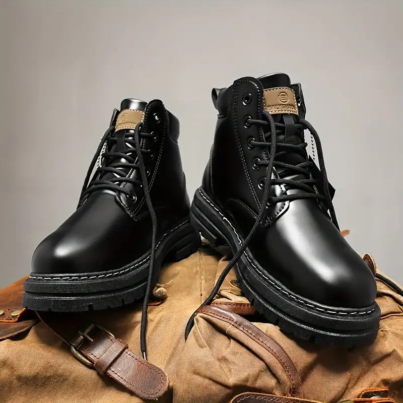 Bottes de randonnée robustes homme style urbain et aventure