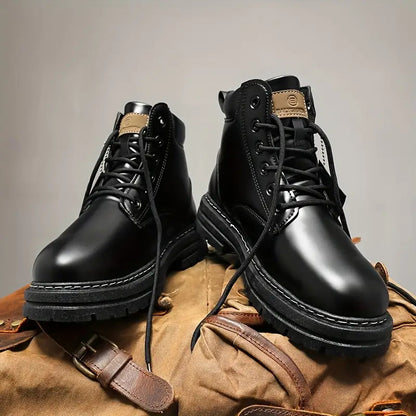 Bottes de randonnée robustes homme style urbain et aventure