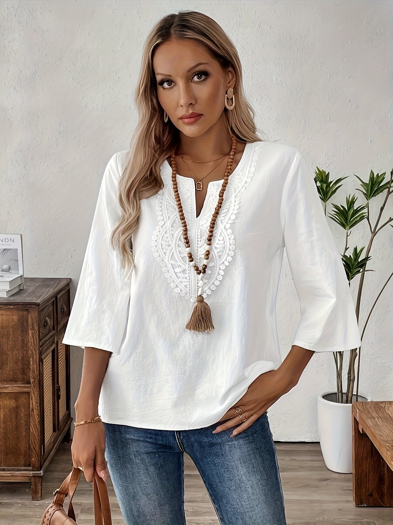 Blus för kvinnor i bohemisk chic stil med långa ärmar och broderi för en avslappnad och elegant look