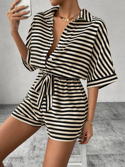 Lässiger gestreifter Damen-Shorts-Overall – schicker und bequemer Sommerstil