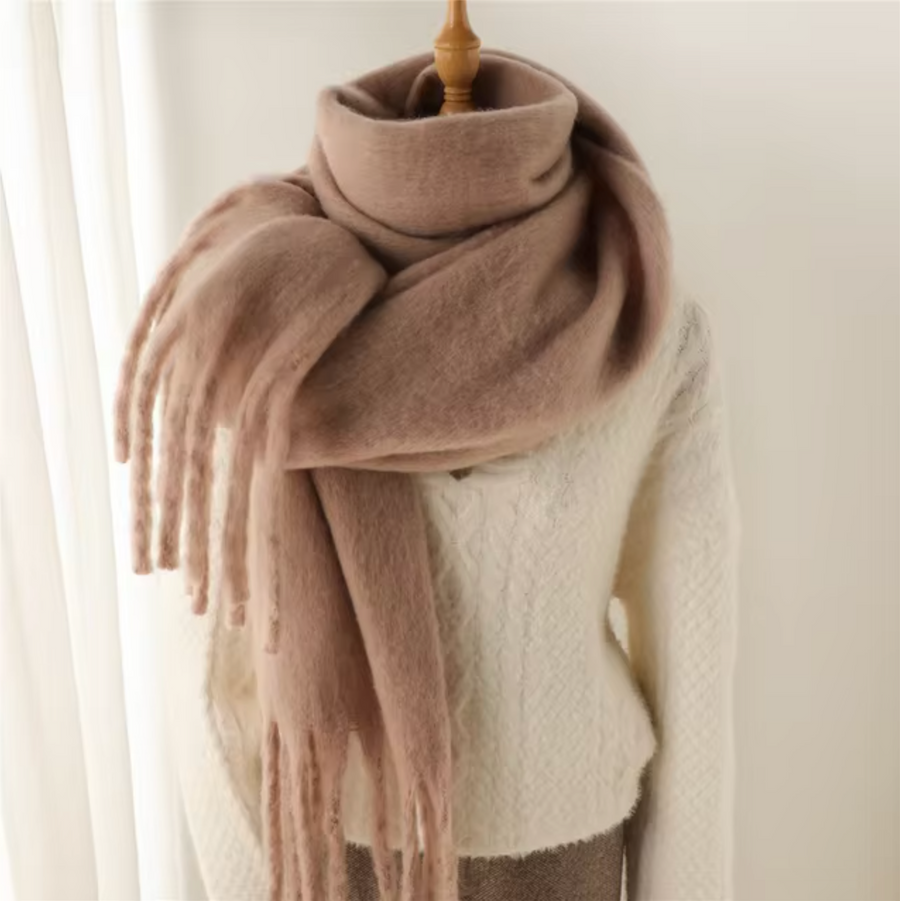 Mjuk och bred scarf med fransar - fuchsia