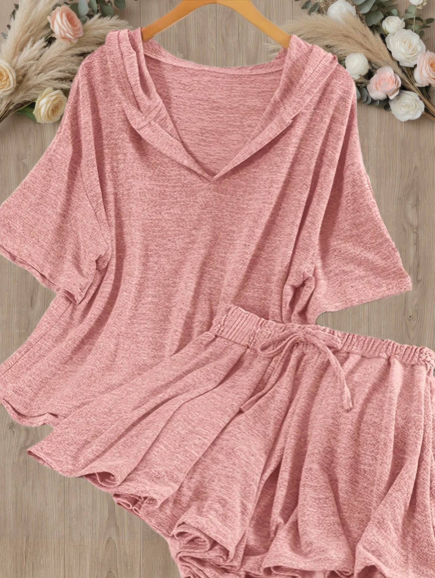Ensemble décontracté à capuche pour femme - T-shirt ample et short pour détente et loisirs