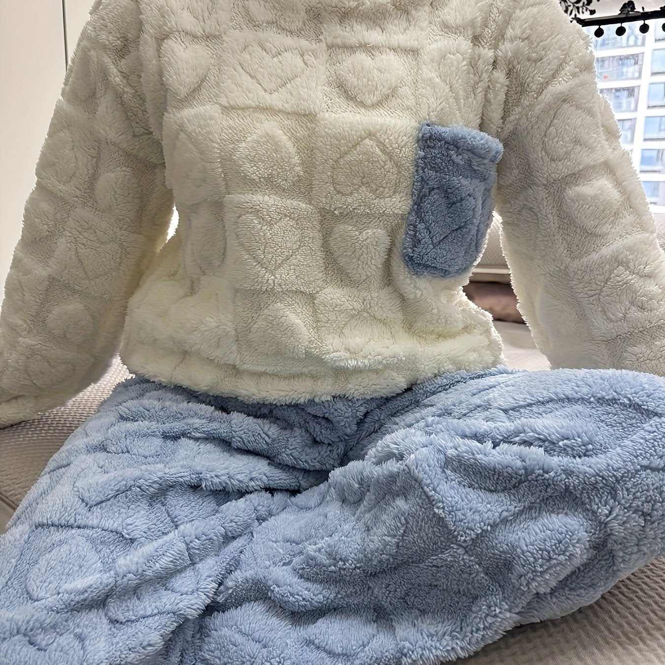 Pyjama Femme Doux Bicolore Motif Cœurs avec Poche Poitrine