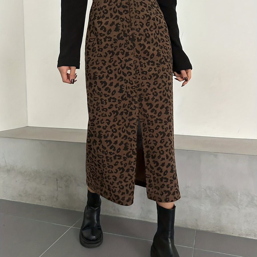 Women's mid-length ribbed leopard-print skirt with a front slit