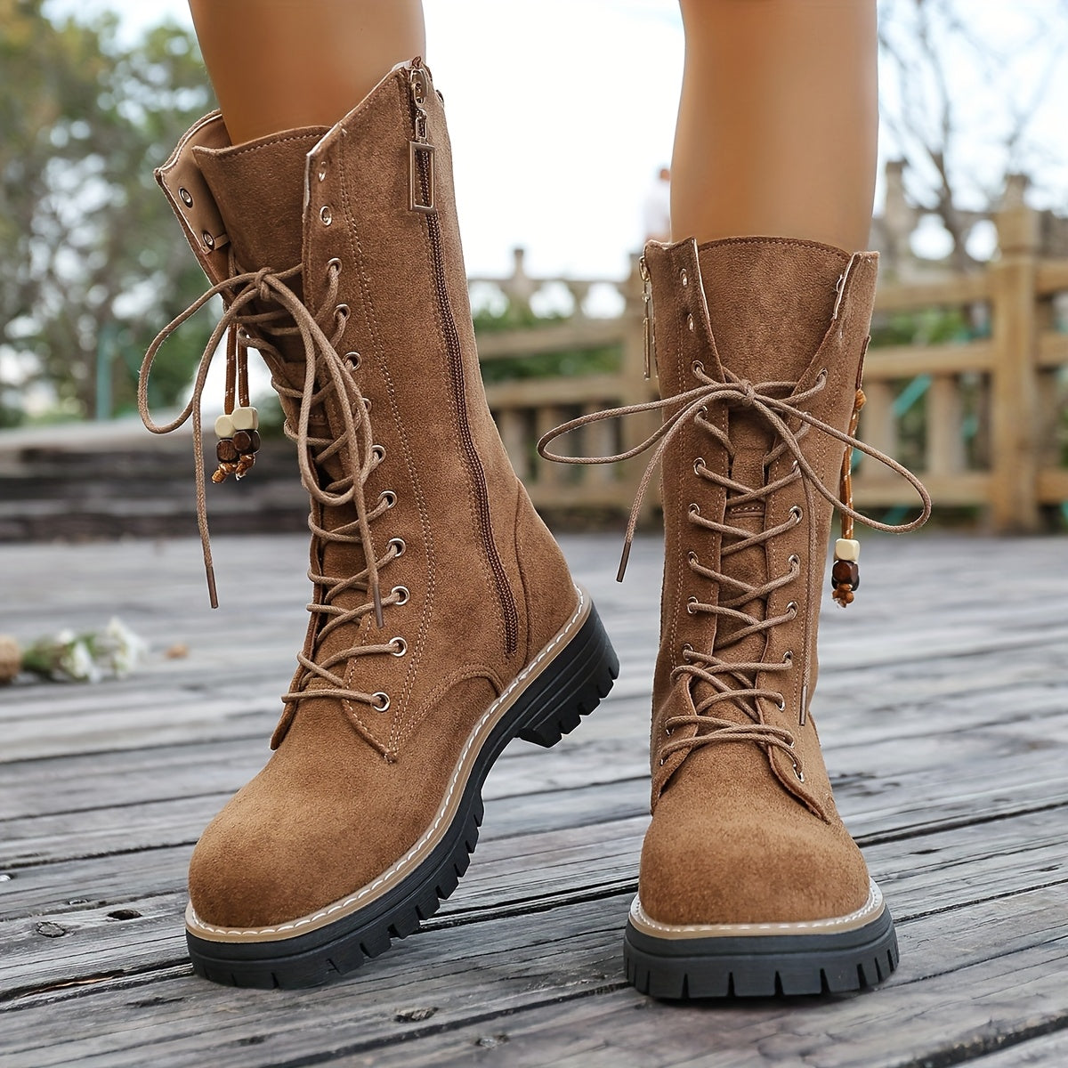 Bottes hautes camel lacées avec fermeture éclair latérale et semelle crantée pour femme