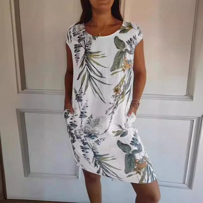 Betty – Rak klänning med blad- och blommönster